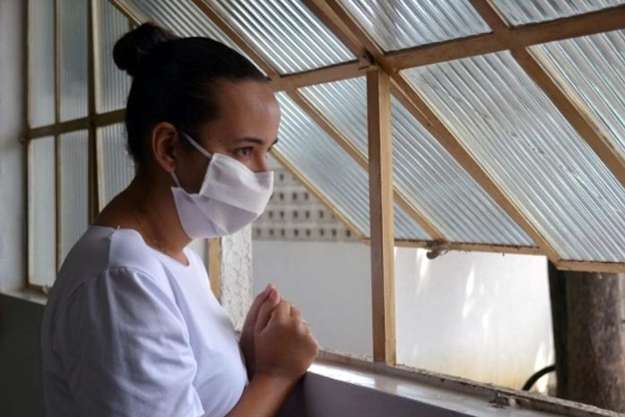 Infectologista orienta que cuidados devem ser redobrados para pacientes tratados em casa