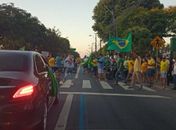Manifestantes realizam protesto contra derrota de Bolsonaro na Av. Fernandes Lima