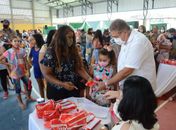 Prefeito George Clemente entrega mais de 300 óculos de grau a alunos do Sistema de Ensino 