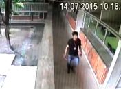 Homem roubando Reitoria da Ufal