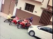 Vídeo mostra furto de motocicleta no bairro alto do Cruz do Cruzeiro, em Arapiraca