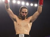 Nico Ali Walsh, neto da lenda Muhammad Ali, vence luta em sua estreia profissional