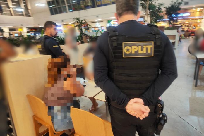 Suspeita de extorsão é detida com celular furtado em shopping do Benedito Bentes