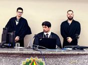 Julgamento foi conduzido pelo juiz Helestron Costa (sentado). 