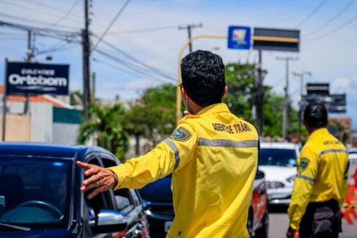 Trecho da principal avenida da Santa Amélia é interditado e altera linhas de ônibus