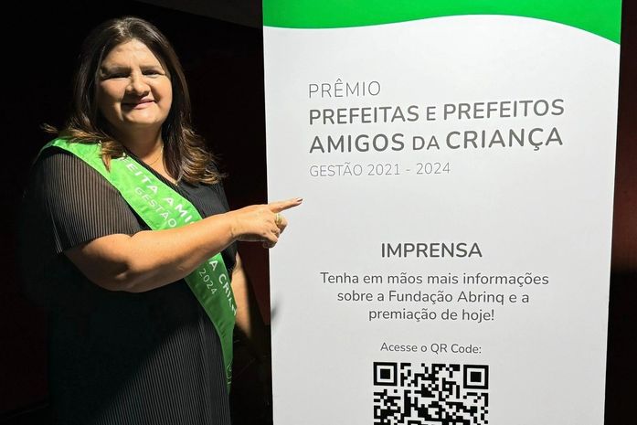 Ziane Costa recebe Prêmio "Prefeito Amigo da Criança"