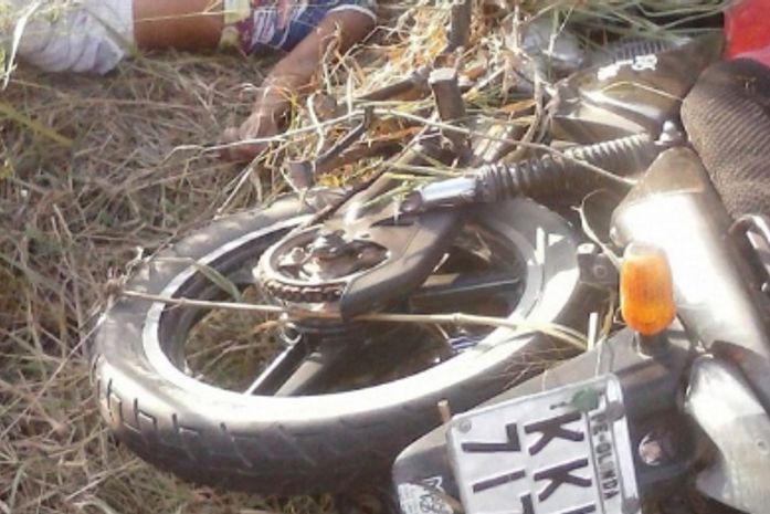 Pai morre e filho fica ferido em acidente com moto em Flexeiras