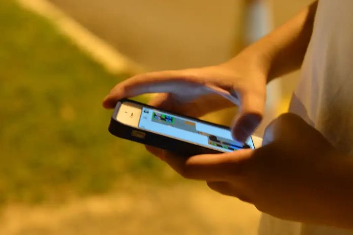 Rolagem infinita será proibida ao público infantil nas redes