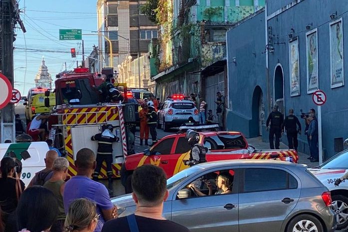 Acidente com viatura do Corpo de Bombeiros deixa três militares presos às ferragens na Ladeira da Catedral; veja vídeo