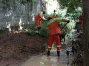 Início do inverno: Prefeitura intensifica limpeza de canais como medida preventiva