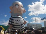 Boneco de Lula como vilão foi novidade nos protestos