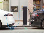 Carros elétricos / Híbridos