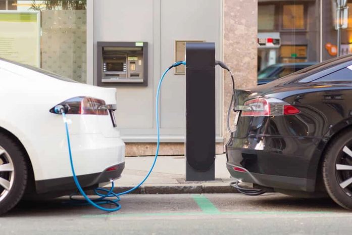 Carros elétricos / Híbridos