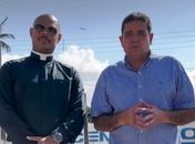Padre Luciano e o prefeito Márcio Lima 