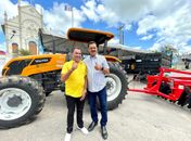 Conagreste entrega trator e implementos agrícolas em Tanque D’arca

