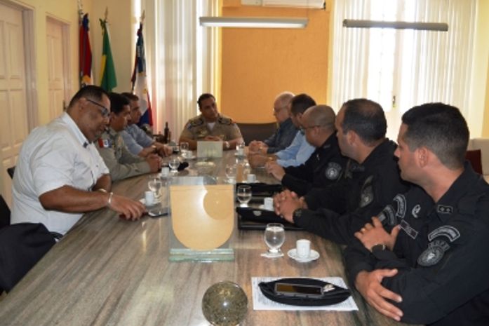 PM recebe diretoria do CSA para discutir utilização de instrumentos e faixas no Rei Pelé