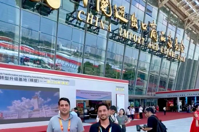 Atual prefeito e prefeito eleito de Santana do Mundaú participam de feira na China