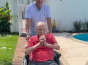 Zagallo chega em casa após 22 dias de internação.