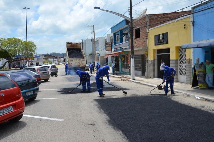Operação tapa-buraco está no Centro de São Miguel dos Campos
