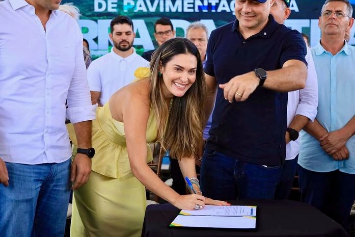Prefeita Angela Vanessa assina ordem de serviço para construção de rotatória e área de escape em São José da Laje