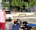 Motociclista fica ferido após colisão com carro no bairro do Poço
