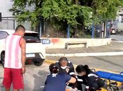 Motociclista fica ferido após colisão com carro no bairro do Poço