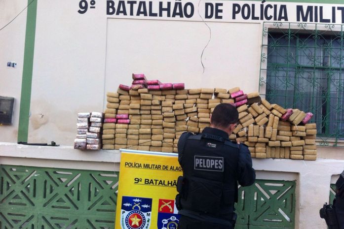 Droga apreendida pelo 9º BPM em Delmiro Gouveia