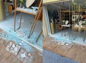 Loja de semijoias tem vidraça destruída e é alvo de furto na Jatiúca
