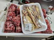 Fiscalização apreende 120 kg de carnes estragadas em supermercado da capital