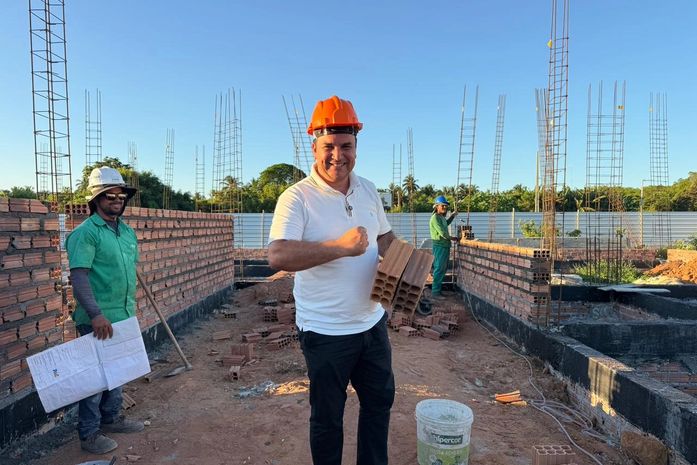 Prefeito Allan de Jesus vistoria as obras da nova UBS em Tatuamunha