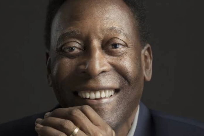 Pelé é o preto que sempre acreditou que a fama, o poder e o dinheiro o tornariam branco.