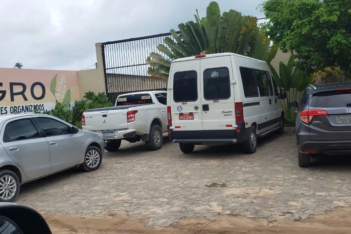 Médico, prefeito descumpre orientações da OMS em reunião política