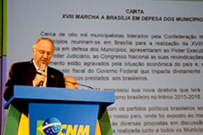 Leitura feita pelo presidente da Confederação Nacional de Municípios (CNM), Paulo Ziulkoski, as atividades do evento foram encerradas na manhã de hoje.