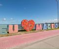Faixas de pedestres e totem “Eu Amo Maceió” entram no clima junino em Maceió
