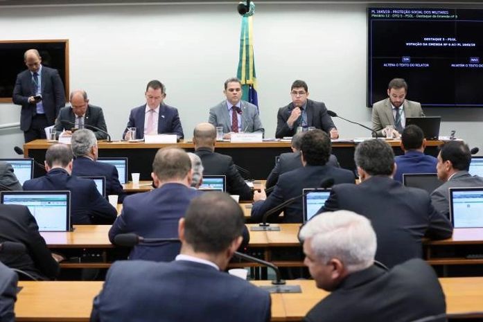 Comissão Especial rejeita destaques e conclui a aprovação da reforma da Previdência dos Militares; Texto deve seguir para plenário.