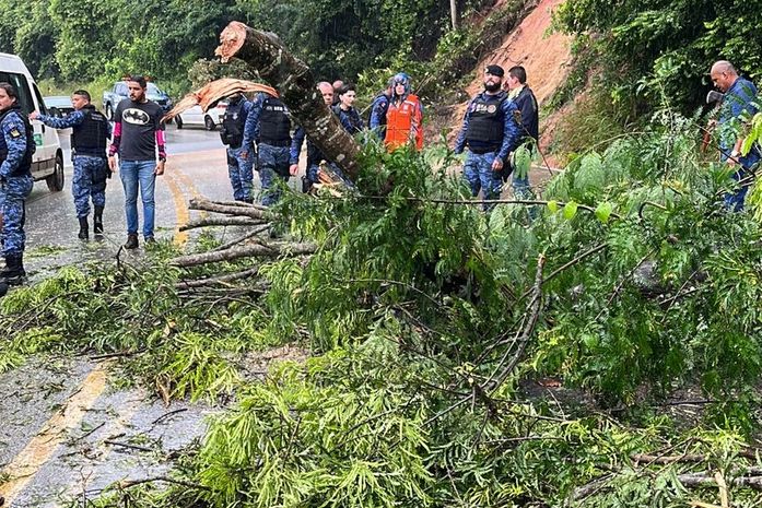 Prefeita Ceci Rocha mobiliza esforços para ajudar famílias vítimas das chuvas em Atalaia