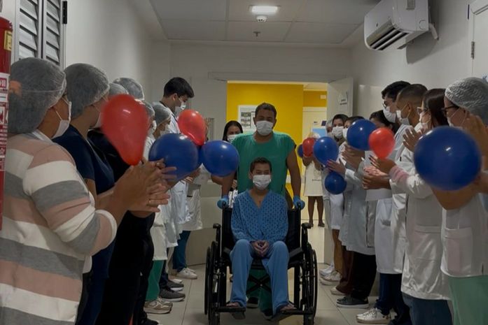 Jovem de 16 anos recebe alta após transplante cardíaco em Alagoas