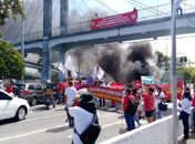 Servidores e estudantes fecham entrada da Ufal em ato unificado da greve da educação