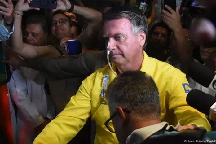 Bolsonaro recebe alta após três semanas de internação