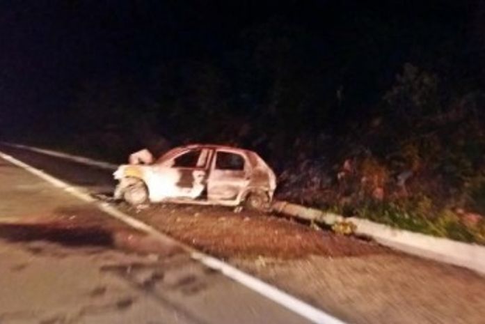 Capitão da PM sofre acidente e carro pega fogo