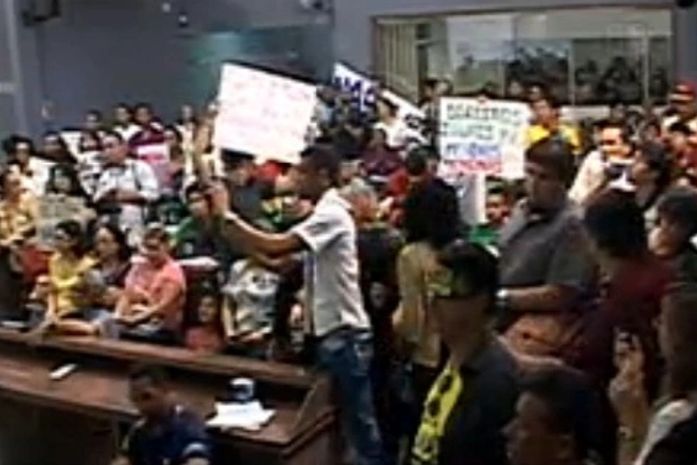 Centenas de pessoas acompanham discussões do Plano Municipal de Educação