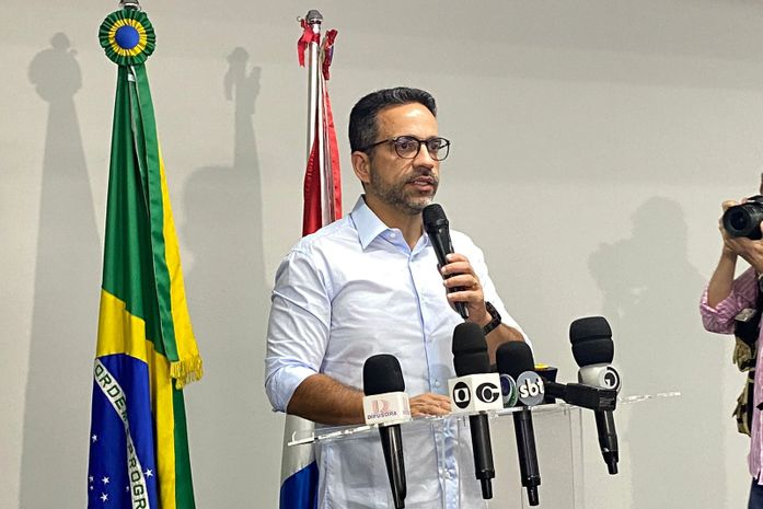 Paulo Dantas durante coletiva