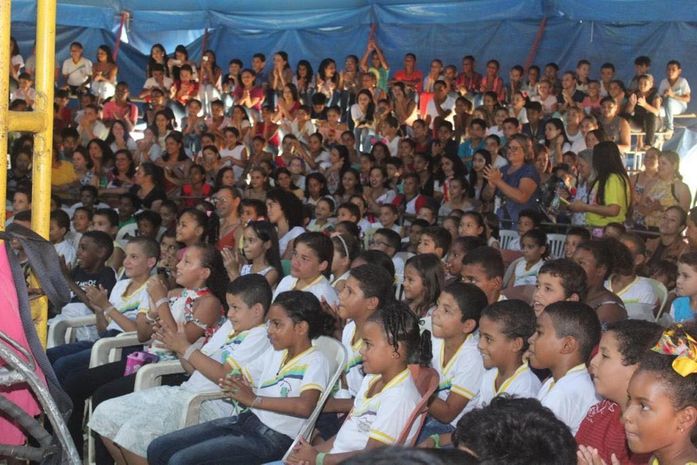 Secretaria de Educação de Santana do Mundaú leva alunos da rede municipal ao circo