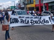 Estudantes da rede estadual realizam manifestação no centro de Arapiraca