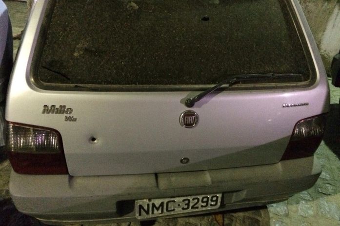 Veículo do vereador com marcas de tiros