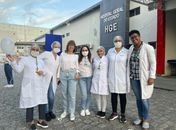 Balões brancos são soltos na frente do HGE para atentar a população sobre saúde mental
