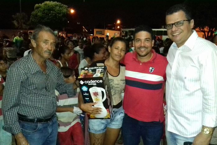 Pastor João Luiz leva solidariedade a comunidades carentes