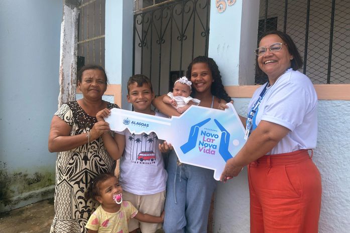 Novo Lar Nova Vida: Alagoana que vivia há 15 anos em situação de rua é beneficiada com moradia digna