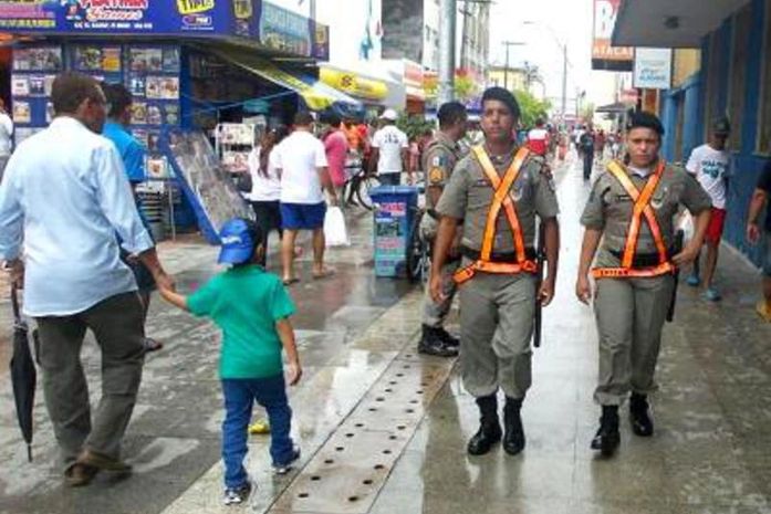 Policiais no Centro de Maceió