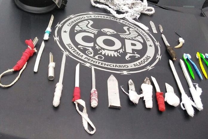 Durante revista, agentes penitenciários encontram armas cortantes em presídio